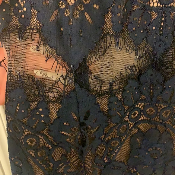 Lace midi dress - Picture 3 of 3